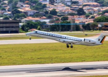 Governo Lula empresta aviões da FAB a ministros do STF