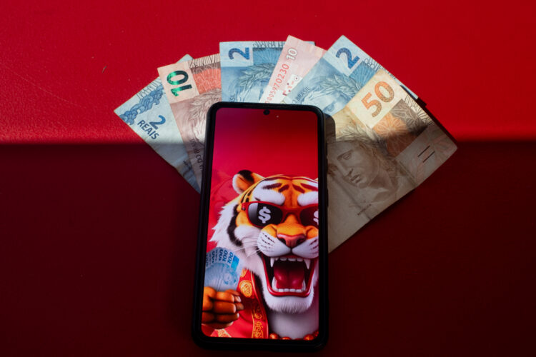 Governo vai proibir apostas online por beneficiários do Bolsa Família e BPC, diz secretário