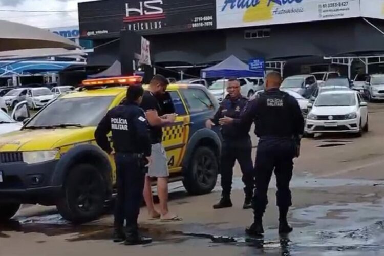 Capitão da PM tenta dar carteirada e leva esculacho de sargento
