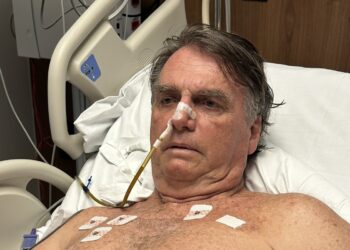 Moraes manda intimar Bolsonaro sobre abertura de ação penal após live no hospital