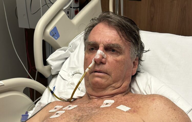 Moraes manda intimar Bolsonaro sobre abertura de ação penal após live no hospital