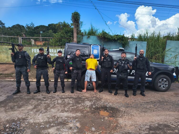 Policial penal cai com fuzil ao perseguir detento que fugiu durante audiência, em Icoaraci