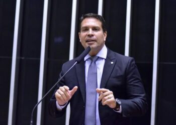 Câmara comunica STF sobre suspensão de ação contra Ramagem