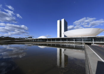 CCJ do Senado aprova fim da reeleição para presidente, prefeitos e governadores