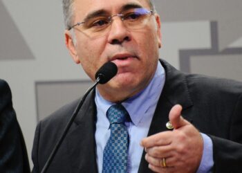 Bolsonaro ficou cabisbaixo e só respondia com monossílabos, diz Queiroga