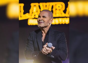 Eduardo Costa aparece irreconhecível e explica queda de cabelo: “Usei muita bomba”