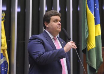 Senadora Damares aciona Justiça contra posse de Wolney Queiroz na Previdência após escândalo no INSS