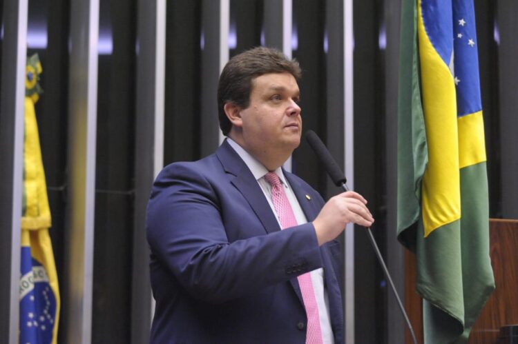 Senadora Damares aciona Justiça contra posse de Wolney Queiroz na Previdência após escândalo no INSS