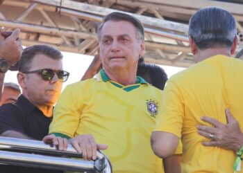Com presença de Bolsonaro, manifestantes fazem ato pela anistia ao 8/1, em Brasília