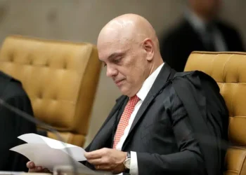 Moraes pede a Zanin para marcar sessão virtual sobre caso Ramagem