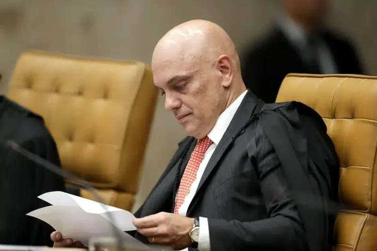 Moraes pede a Zanin para marcar sessão virtual sobre caso Ramagem