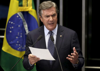 Moraes determina suspensão de passaporte diplomático de Collor