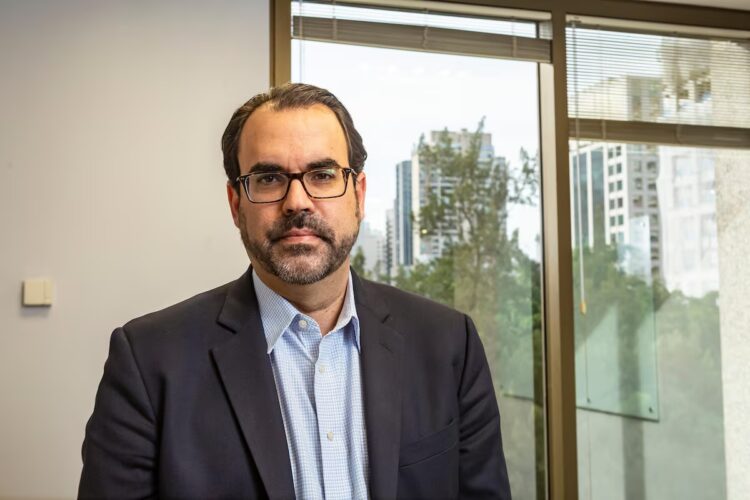 Brasil é um ‘cachorro pidão’ latindo na relação com os Estados Unidos, diz diretor da Eurasia