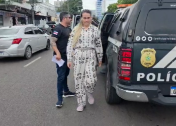 Polícia prende mulher que se passava por médica em hospital de Manaus