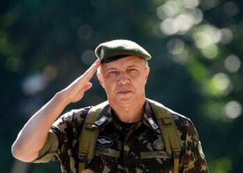 Ex-chefe do Exército nomeado por Lula nega ter recebido oferta de general para dar golpe