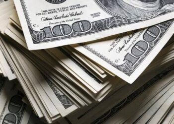 Bolsa cai 0,44% e dólar sobe a R$ 5,66 após congelamento de gastos