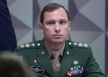 “Vou ser preso se o Lula voltar”, disse Cid a familiares