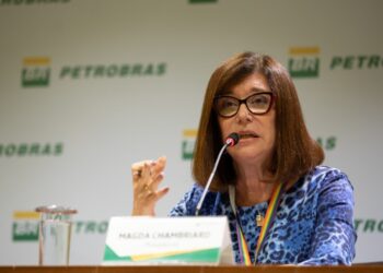 Se petróleo cair mais, preço do combustível também será reduzido, diz presidente da Petrobras