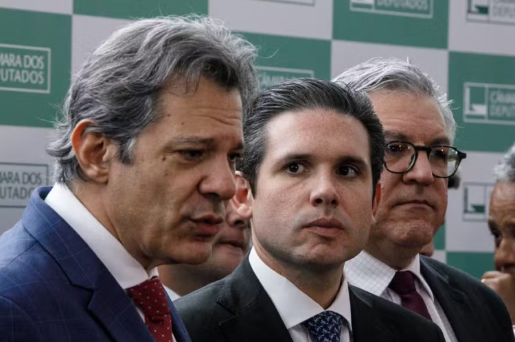 Ofensiva do setor privado eleva pressão sobre Motta por anulação do aumento do IOF e amplia crise