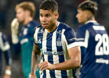 Venezuelano diz que foi chamado de “morto de fome” por jogador do São Paulo