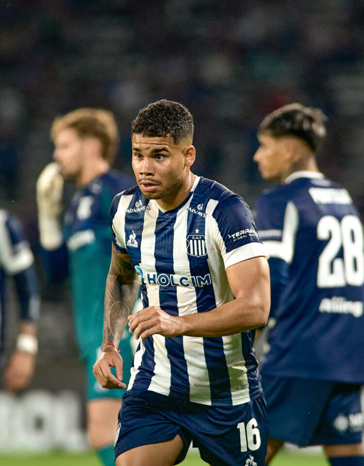 Venezuelano diz que foi chamado de “morto de fome” por jogador do São Paulo