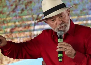 Eleitores não podem ‘votar em qualquer tranqueira’, diz Lula no Nordeste