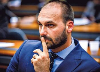 PGR pede abertura de inquérito contra Eduardo Bolsonaro por atuação nos EUA contra autoridades brasileiras
