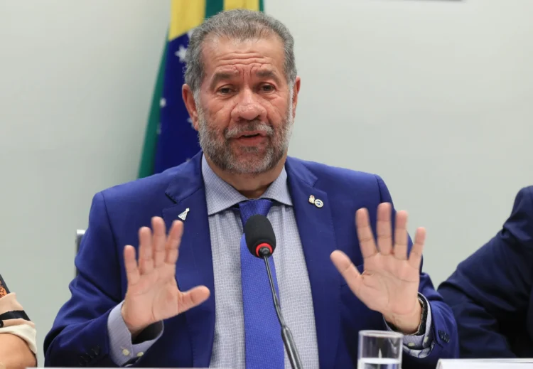 Lupi não resiste a escândalo do INSS e Lula o troca por Wolney Queiroz