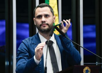 ”Congresso é um ninho de prostituição”, diz senador Cleitinho em discurso explosivo no Senado