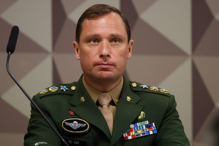 PF prende Mauro Cid em Brasília, mas ordem é revogada na sequência