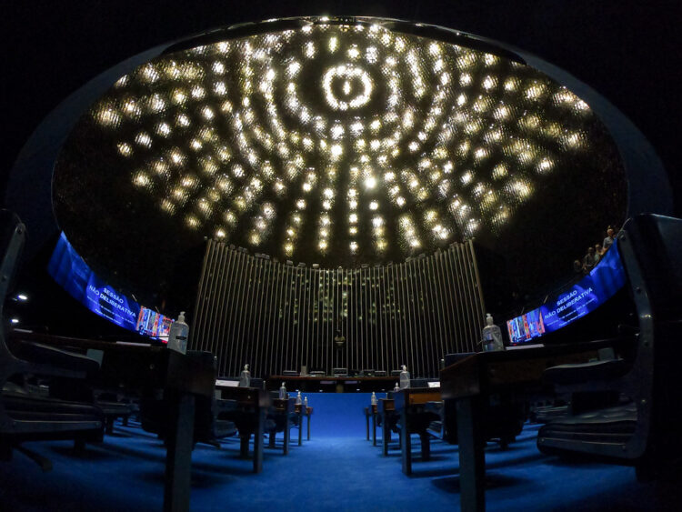 Congresso define que idade não pode reduzir a pena de acusado por estupro