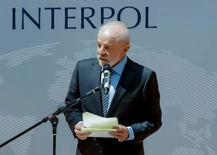 Governo gasta R$ 54 milhões para monitorar oposição nas redes sociais