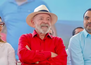 Após derrota no Congresso, Lula reforça discurso contra injustiça tributária e diz: “meu lado é o povo trabalhador”