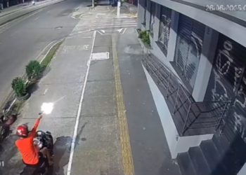 Academia de esposa de vereador é alvo de atentado a tiros após denúncia sobre “taxa do crime”