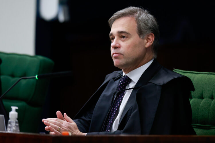 Mendonça diz que remover perfis de redes sociais é censura