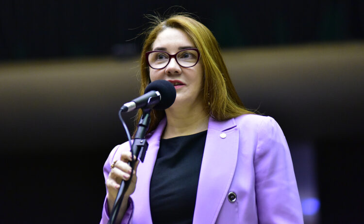 Mais uma deputada diz que entrará em greve de fome após decisão do STF