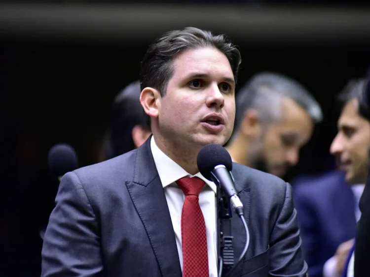 Motta nega traição ao governo em derrubada de decreto do IOF: ‘Capitão que vê o barco indo direto ao iceberg é cúmplice’