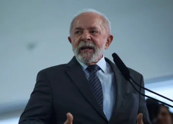 Lula afirma que escândalo do INSS foi “pobre roubando pobre”
