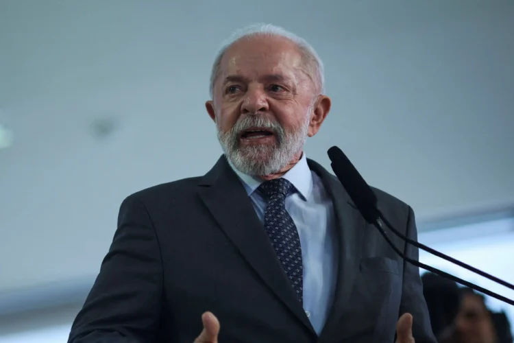 Lula afirma que escândalo do INSS foi “pobre roubando pobre”
