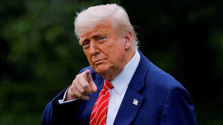 Trump assina decreto que dobra tarifas sobre aço e alumínio importados para 50%; medida afeta o Brasil