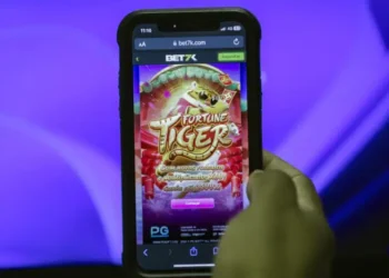 Funcionária é presa após desviar R$ 30 mil da empresa para apostas no ‘Jogo do Tigrinho’