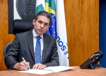 Motta diz que decisão final sobre mandato de Zambelli será do plenário