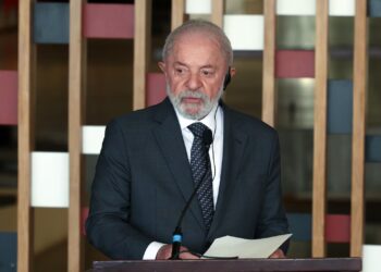 Governo Lula gasta R$ 324 bilhões fora dos limites fiscais em 3 anos