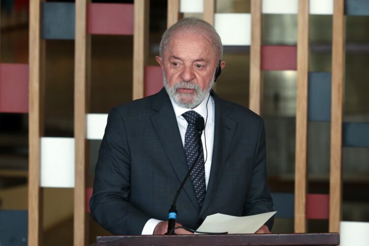 Governo Lula gasta R$ 324 bilhões fora dos limites fiscais em 3 anos