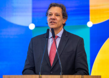 Haddad tira férias nesta 2ª feira em impasse sobre o IOF