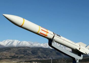 Irã devolve ameaça a Teerã e pede que moradores de Tel Aviv deixem a cidade