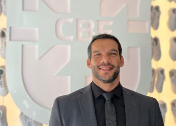 Novo presidente da CBF veta produção de camisa vermelha da Seleção Brasileira