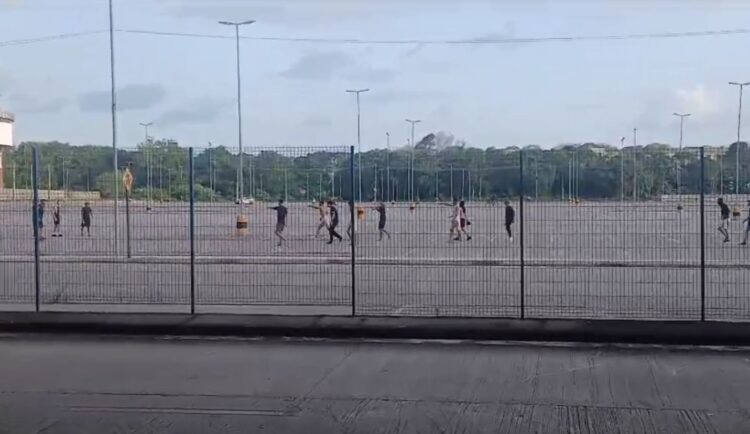Briga entre torcidas organizadas no estacionamento do Mangueirão é registrada nesta quarta-feira (25)