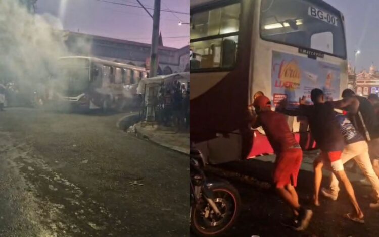 Ônibus tem princípio de incêndio e é empurrado por populares no Ver-o-Peso