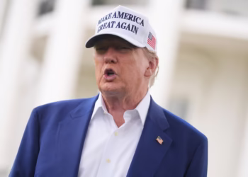 Trump não confirma ataque ao Irã, mas diz que é tarde para conversas